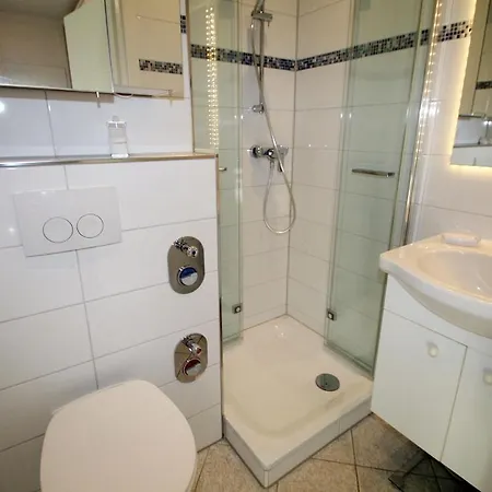 C12-008 Apartment *